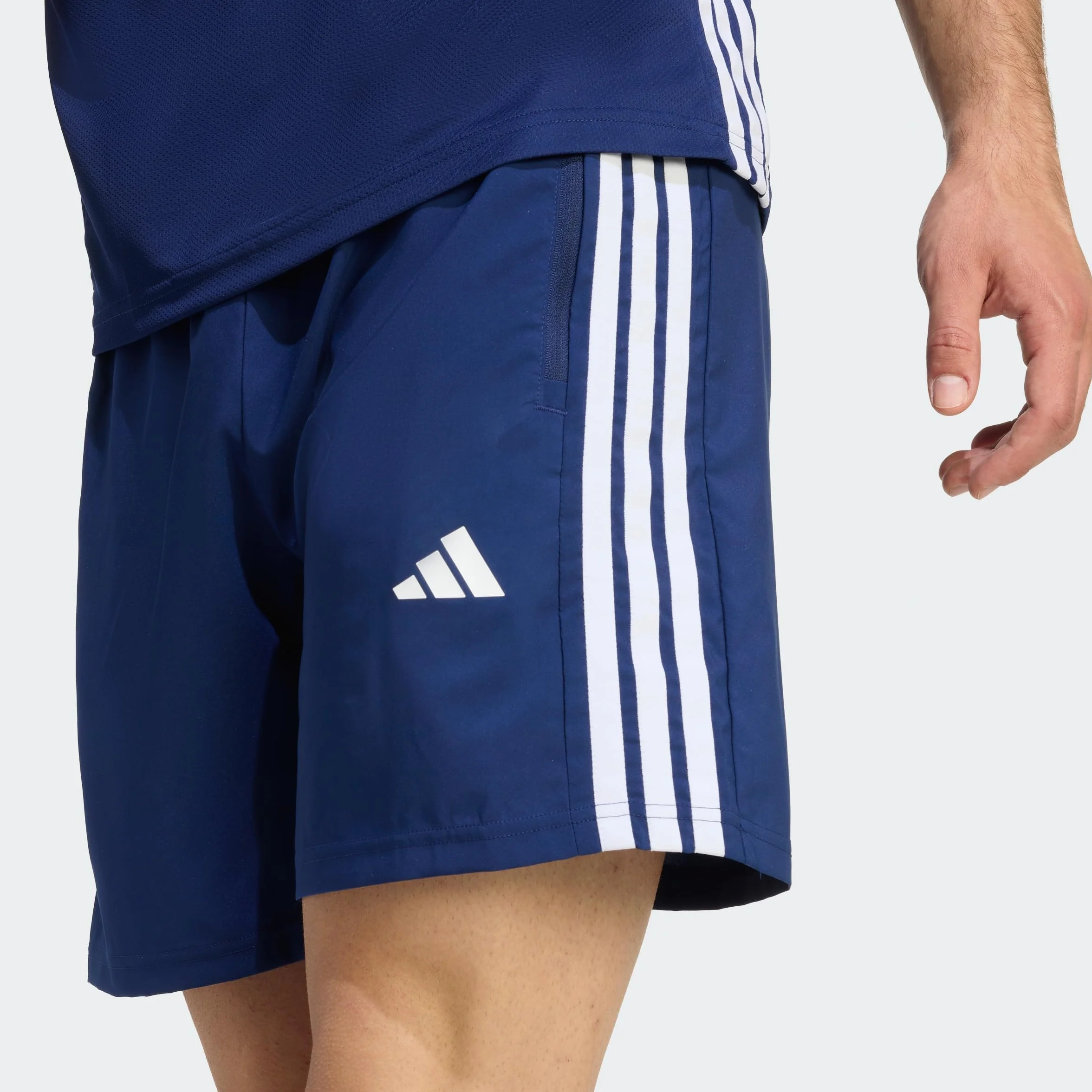 adidas Pantalón Corto Técnico de Entrenamiento Essentials 3 Stripes