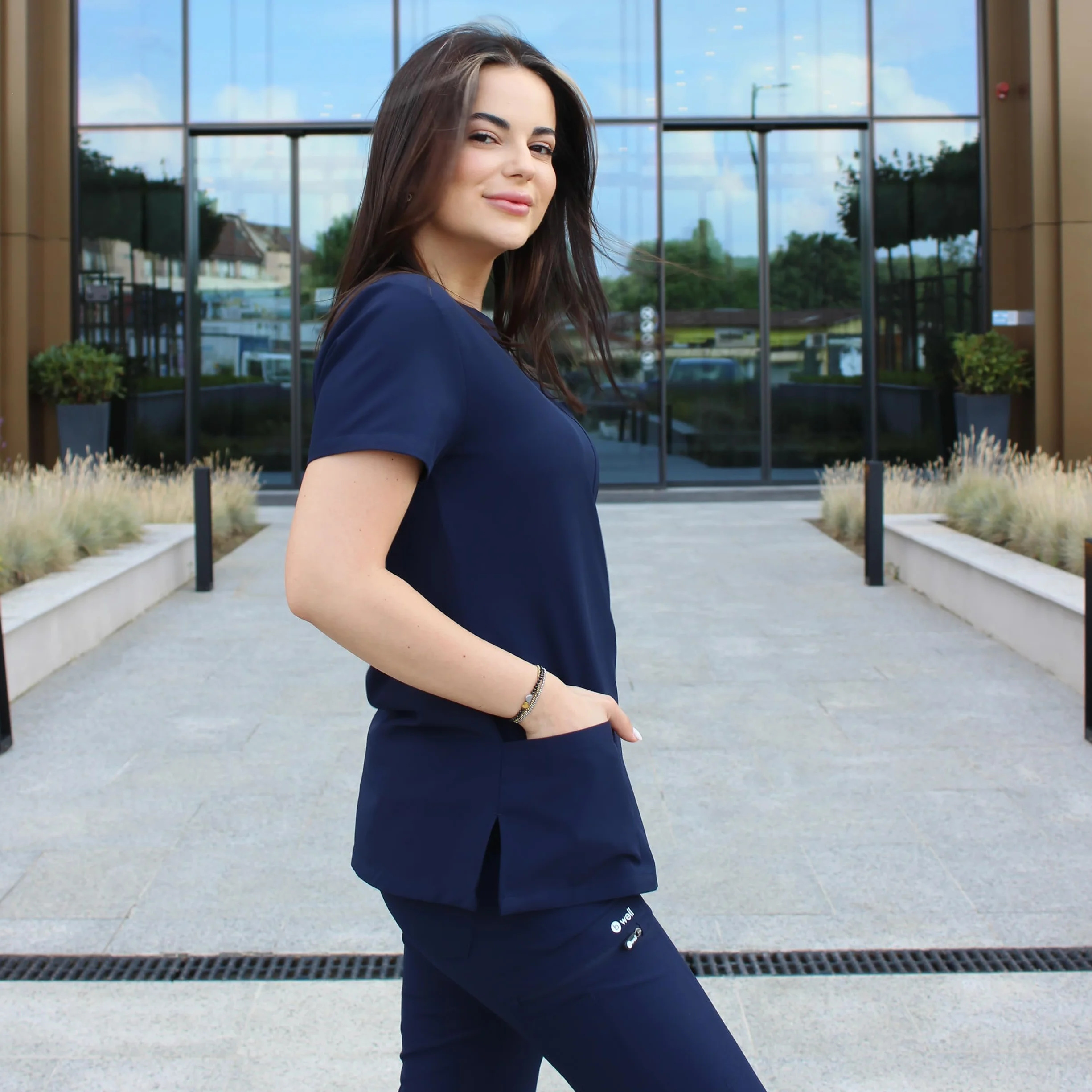 B-well BELLA Conjunto casaca pantalón profesionales sanitarios ropa trabajo elastano
