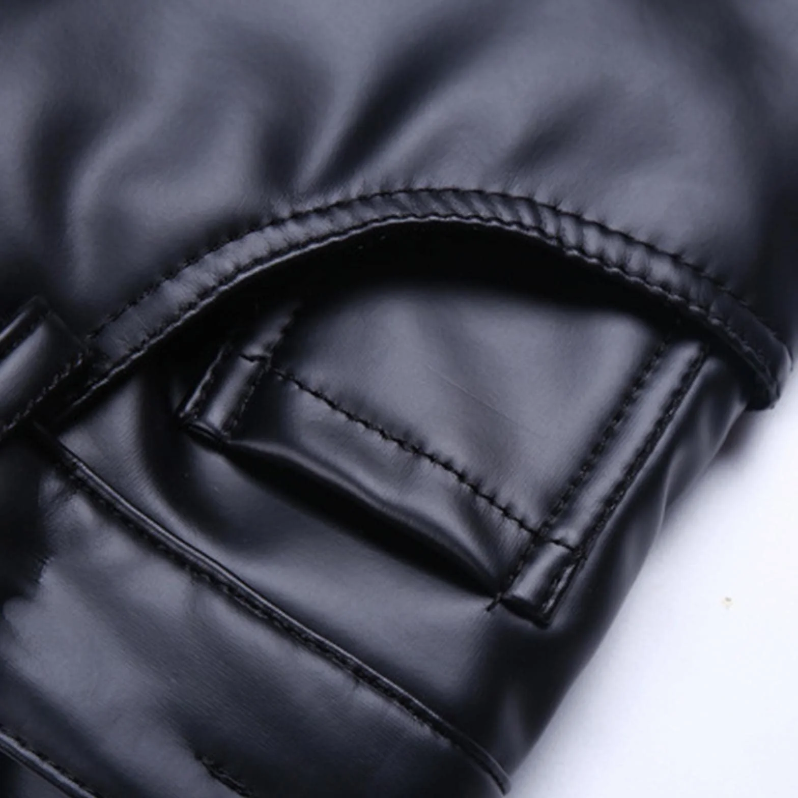2026 Pantalones de cuero de corte estrecho para hombre Leggings color elástico tendencia motocicleta pantalones de cuero